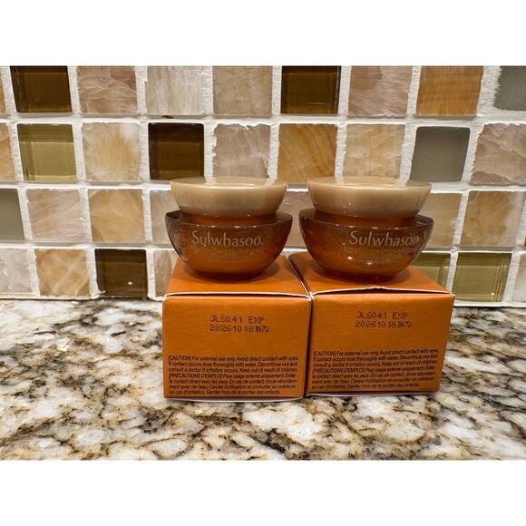 Sulwhasoo Concentrated Ginseng Renewing Cream 5ml Mini Jars (Set of 2) - Picture 3 of 3